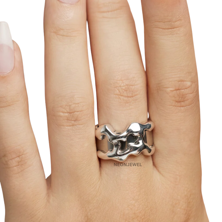 Abstract Open-Work Gold Oura Ring 5 Accessory