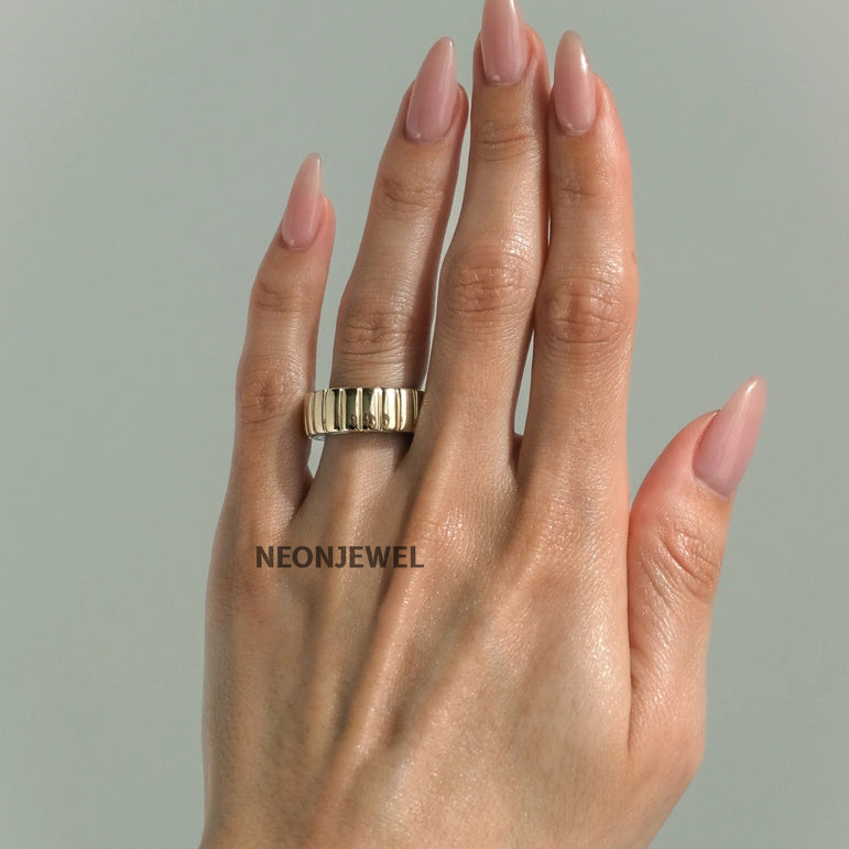 Gold Fluted Oura Ring Cover, Chunky Ribbed Protector for Smart Ring Jewelry Case