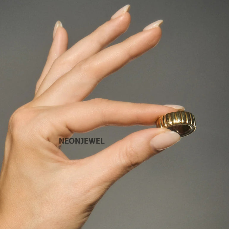 Gold Fluted Oura Ring Cover, Chunky Ribbed Protector for Smart Ring Jewelry Case