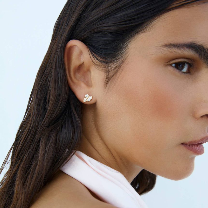 Cluster Diamond Stud Earrings Round Cut Lab Grown Sparkling Diamond Minimalist Everyday Wear Luxury Gold Classic Earring